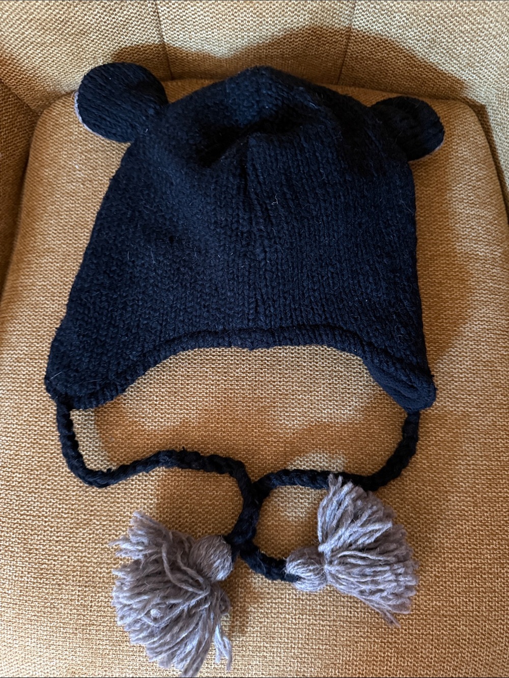 Black bear hat - Picture 2 of 3